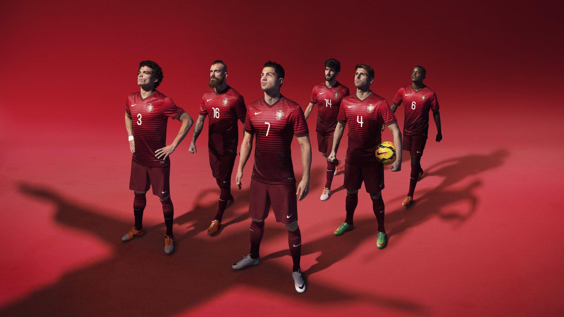 英超双雄激战夏季转会市场，莱比锡为神锋谢什科标价天价条款