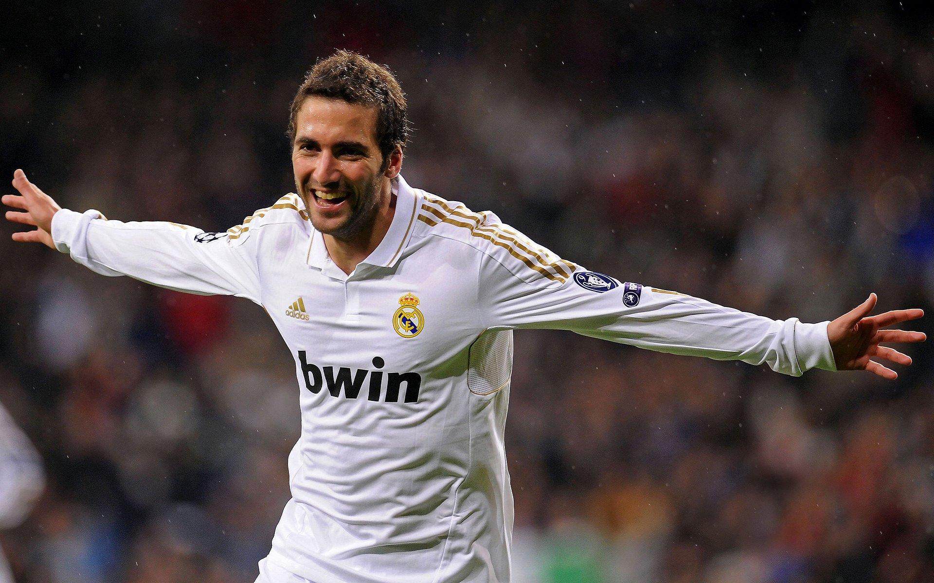 伊蒂哈德闷平诺坎普,一场被战术迷雾笼罩的伪巅峰对话